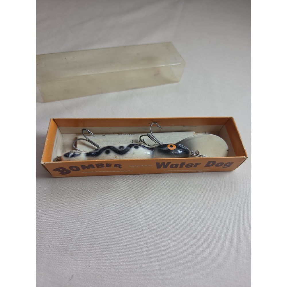 Vintage Bomber Water Dog 1615 Black White Lure w Box Luxon Hardware